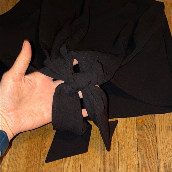 Vici Black Crop Tie-Front Tank Top - Picture 4 of 9